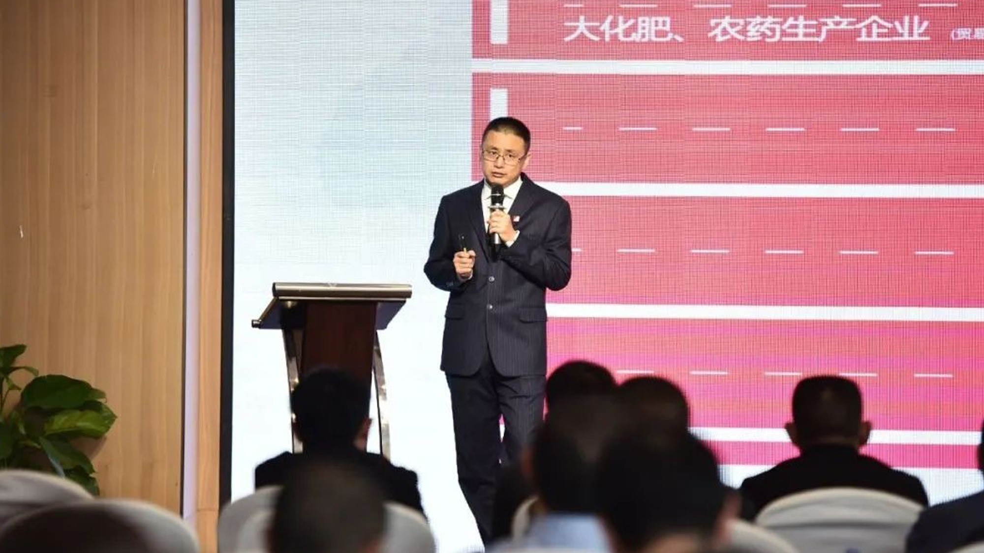 瑞年特肥——中國(guó)特肥市場(chǎng)的分化和未來(lái)新趨勢(shì)、新機(jī)遇